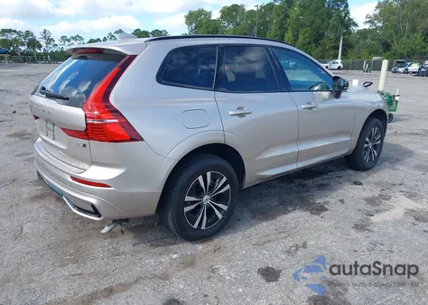 2024 Volvo Xc60 B5 Core Dark Theme z USA, uszkodzony, nr VIN YV4L12RKXR1924749